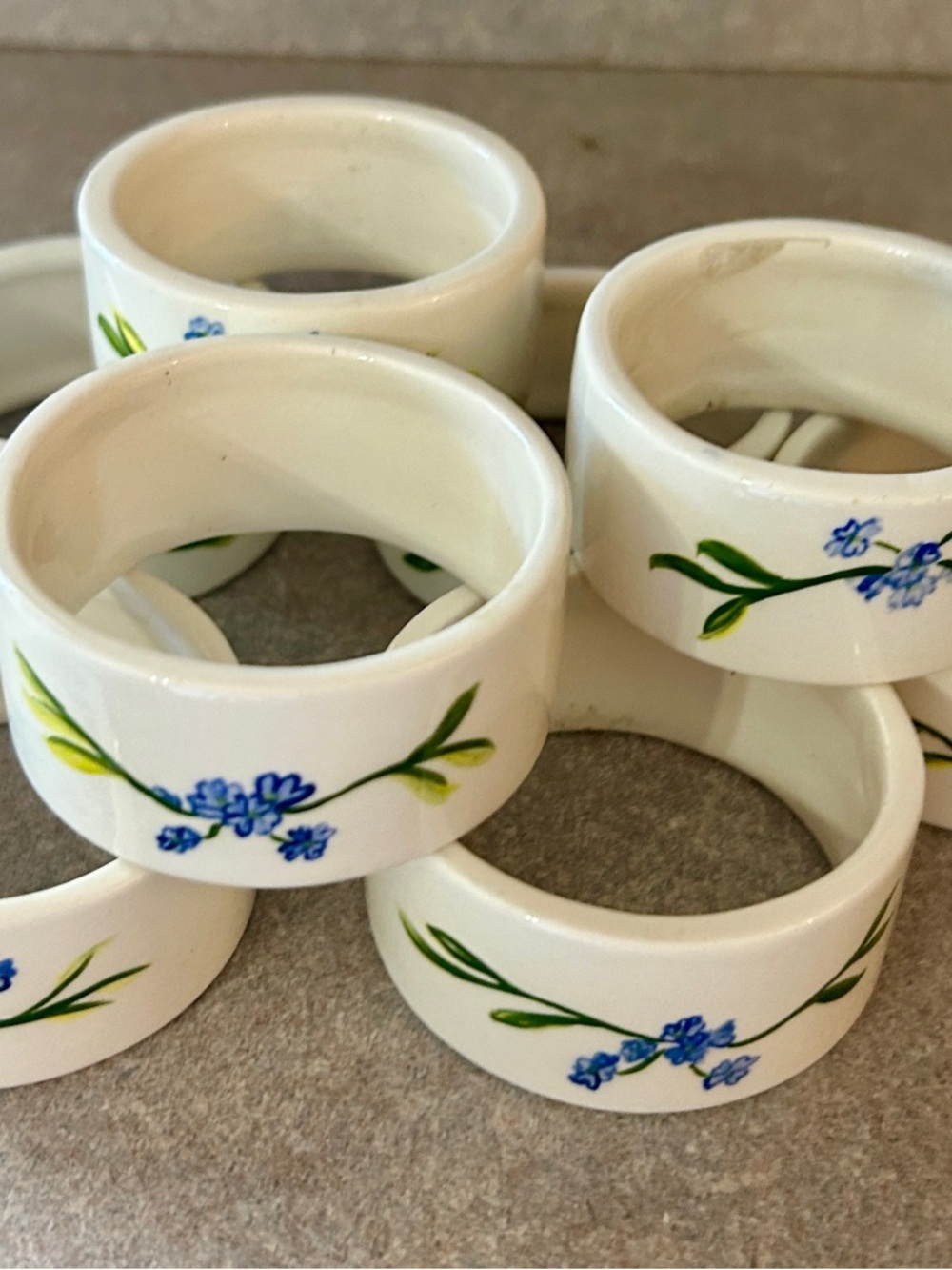 Set if 8 Ceramic Blue Floral Napkin Rings